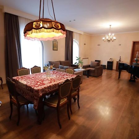 Apartment At 12 Baratashvili Street Tbilisi Exterior foto