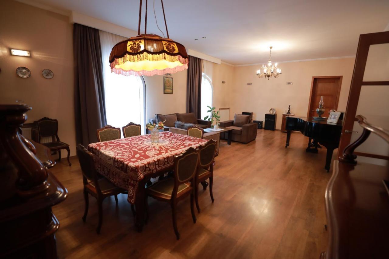 Apartment At 12 Baratashvili Street Tbilisi Exterior foto